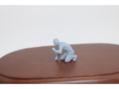 German Wwii 8 Cm Granatwerfer Crewmember - image 1