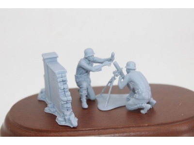 German Wwii Mortar Crew With 8 Cm Granatwerfer And Wall - image 1