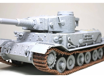 Panzerbefehlswagen Tiger (P) 003 With Zimmerit In May 1944 - image 6