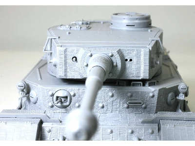 Panzerbefehlswagen Tiger (P) 003 With Zimmerit In May 1944 - image 9