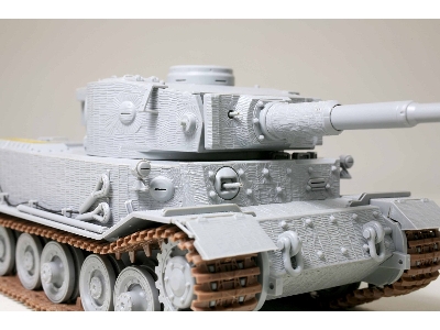 Panzerbefehlswagen Tiger (P) 003 With Zimmerit In May 1944 - image 10