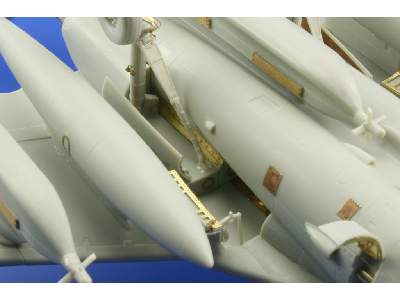 EA-6B undercarriage 1/48 - Kinetic - image 3