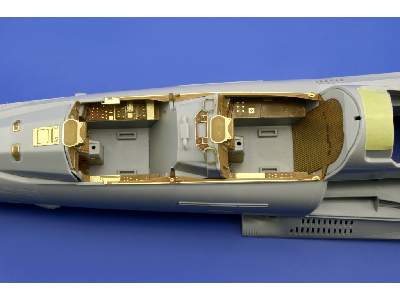 EF 2000 Two-seater interior S. A. 1/32 - Trumpeter - image 4