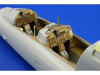 EF 2000 Two-seater interior S. A. 1/32 - Trumpeter - image 5