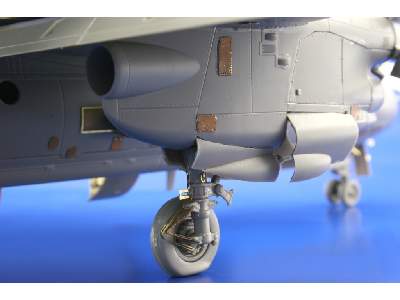 E-2C exterior 1/48 - Kinetic - image 12