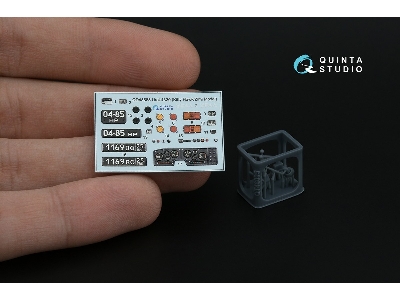 Ural 4320 - 3d-printed & Coloured Interior On Decal Paper With 3d-printed Resin Part (For Kitty Hawk And Zimi Model Kits) - imag