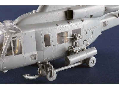 Bell Uh-1 Y Venom - image 11