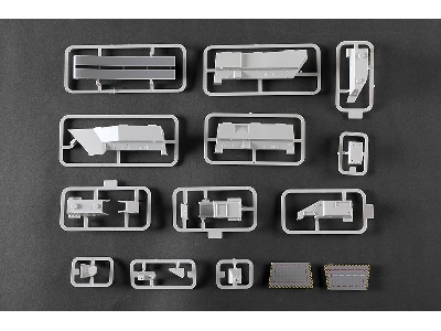 Hms Queen Elizabeth Aircraft Carrier - image 10