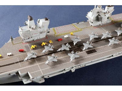 Hms Queen Elizabeth Aircraft Carrier - image 16