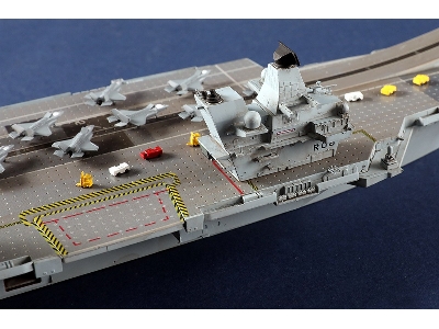 Hms Queen Elizabeth Aircraft Carrier - image 17