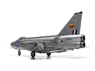 English Electric Lightning F.6 - image 3