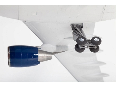 Civil Airliner Airbus A330-200 - image 4