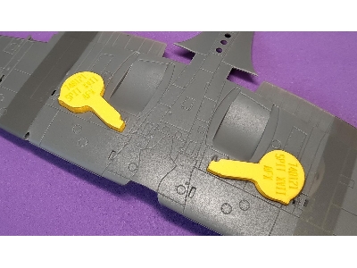 Supermarine Spitfire Mk.Xvii - Wheel Bay Plugs (For Airfix Kits) - image 2
