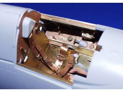 F4U-4 interior 1/32 - Trumpeter - image 8