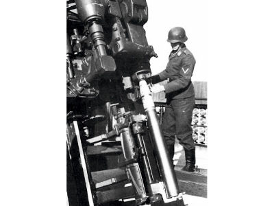 Ammunition And Crates For 12.8cm Flak 40 - image 1
