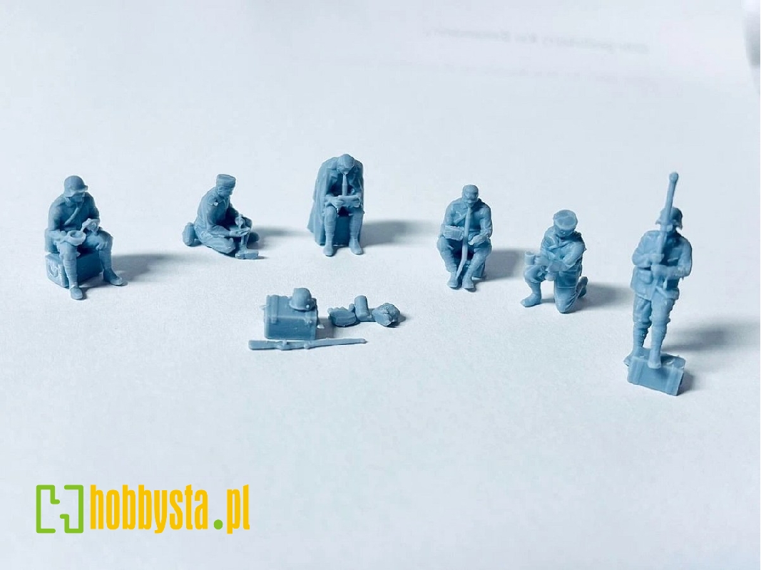 German Wwi Soldiers At Food Break - image 1