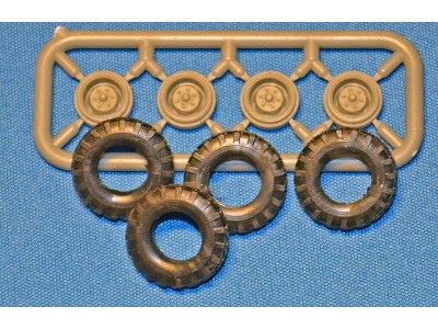 V-100 With Xm-174 Automatic Grenade Launcher - image 2