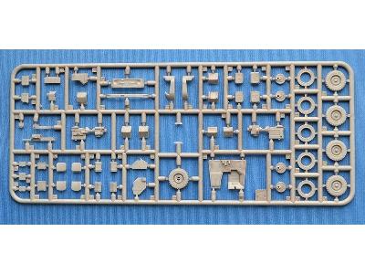 Unimog S 404 Krankenwagen - image 6