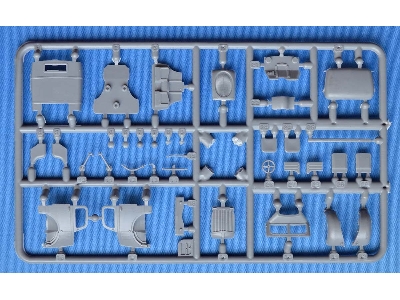 Coe (Cab Over Engine) - Heavy Duty Truck M.1939 - image 4