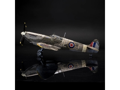 Supermarine Spitfire Mk Ixc En398 - image 1