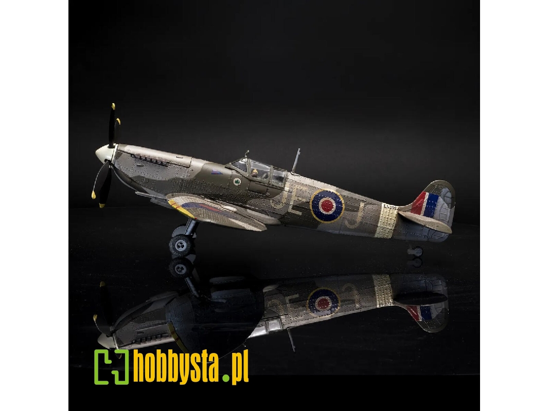 Supermarine Spitfire Mk Ixc En398 - image 1