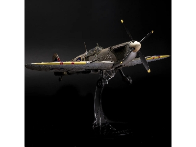Supermarine Spitfire Mk Ixc En398 - image 7
