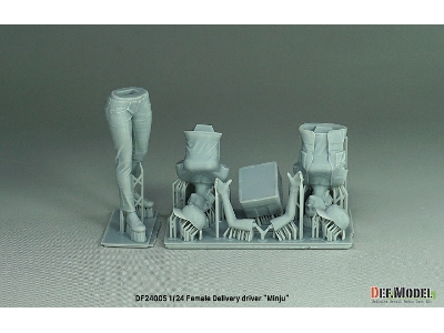 Modern Female Delivery Driver (1 Figure) - image 2