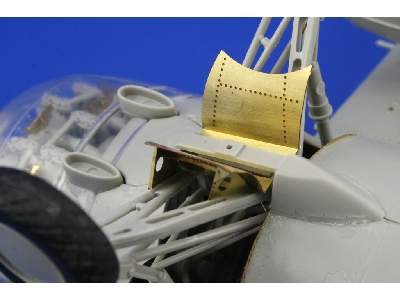 F4F-3 undercarriage 1/32 - Trumpeter - image 5