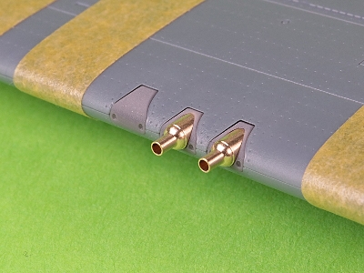 Curtiss P-40 L, N Early - 4 X Browning .50 Blast Tubes With Adapter & Gunsight & Pitot Tube (For Eduard) - image 4