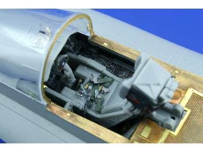 F/ A-18A interior S. A. 1/48 - Hobby Boss - - image 3