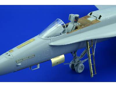 F/ A-18A S. A. 1/48 - Hobby Boss - image 6