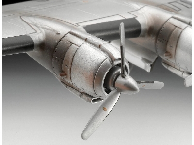 Lockheed L-1049 G Super Constellation Lufthansa - Model Set - image 6