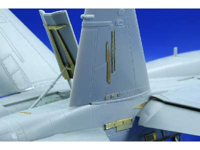 F/ A-18A S. A. 1/48 - Hobby Boss - image 13