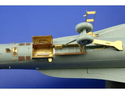 F/ A-18C S. A. 1/72 - Academy Minicraft - image 17