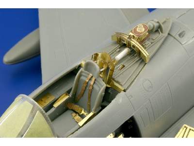 F-86F-30 interior S. A. 1/32 - Kinetic - image 4