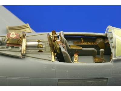 F-86F-30 interior S. A. 1/32 - Kinetic - image 5