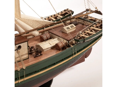 Gjøa Model Ship: Amundsen's Arctic Vessel - image 9