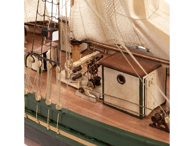 Gjøa Model Ship: Amundsen's Arctic Vessel - image 11