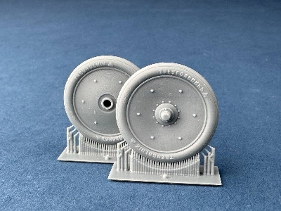 Front Treugolnik "elka" Smooth Tread Tires (3d-printed) - image 1