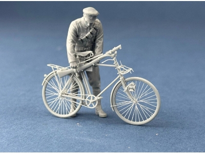 British Army Cyclist Securing His Rifle (1 Figure / 3d-printed) - image 2