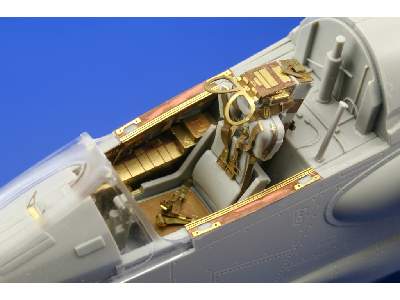 F-8E interior S. A. 1/32 - Trumpeter - image 5