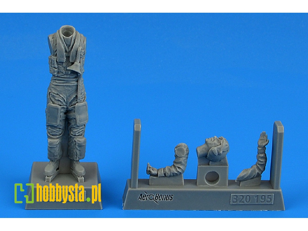 Modern Nato Fighter Pilot (1 Figure) - image 1