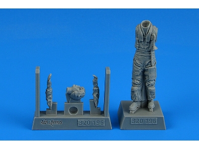 Modern Nato Fighter Pilot (1 Figure) - image 1
