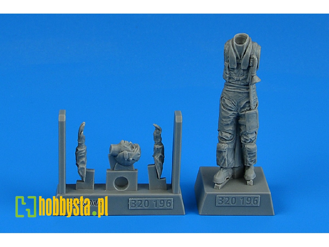 Modern Nato Fighter Pilot (1 Figure) - image 1