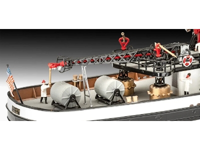 The Firefighter - Harbor Fire Boat (Revell Classics) - image 8