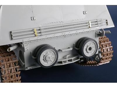 German Sd.Kfz.164 Nashorn - image 3