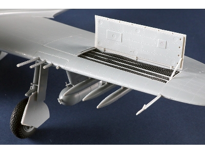 Republic P-47 D Thunderbolt Razorback - image 3