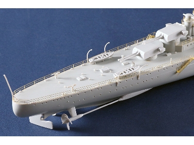 Italian Heavy Cruiser Pola - image 18