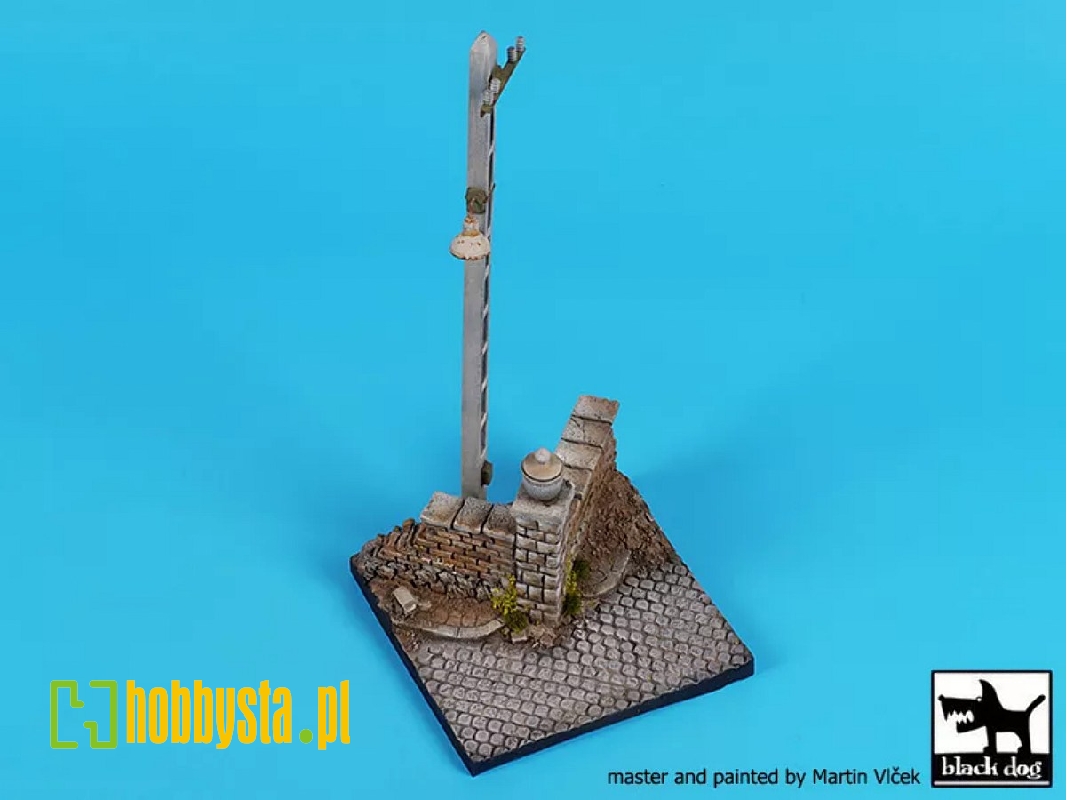 Base With Telegraph Pole (100 X 100 Mm) - image 1
