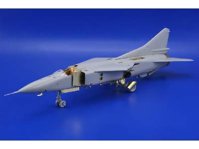 MiG-23 Flogger exterior 1/48 - Italeri - image 4